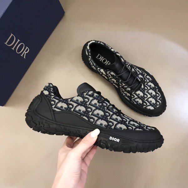Dior B28 Beige And Black Dior Oblique Jacquard Low Top Sneakers