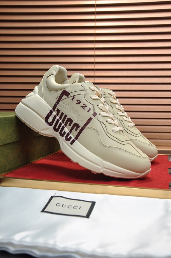 Gucci logo-print lace-up sneakers