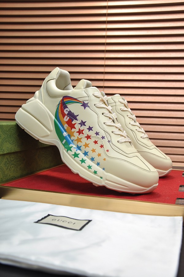 Gucci star pattern lace-up sneakers