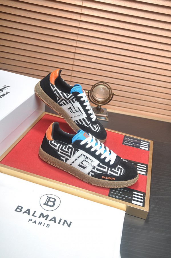 Balmain Low Top Sneakers Swan 