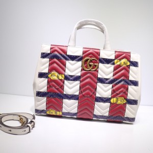 Gucci GG Marmont medium matelassé top handle bag