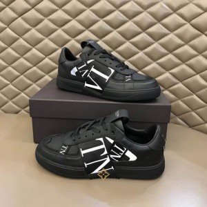 Valentino Low-Top Calfskin VL7N Sneaker